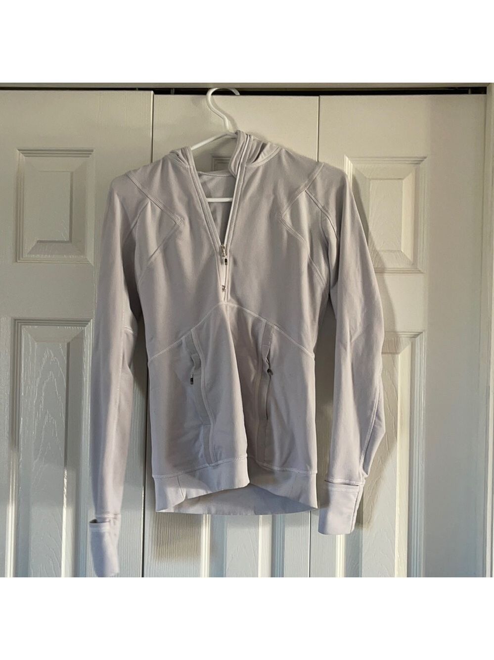 Beautiful White Lululemon Zip Up Size 6🥰